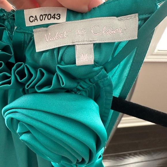 Teal satin halter blouse with flower detail. Size Medium - Picture 6 of 8